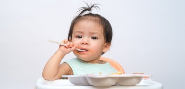 15 Makanan Anak 1 Tahun yang Bergizi dan Pantangannya